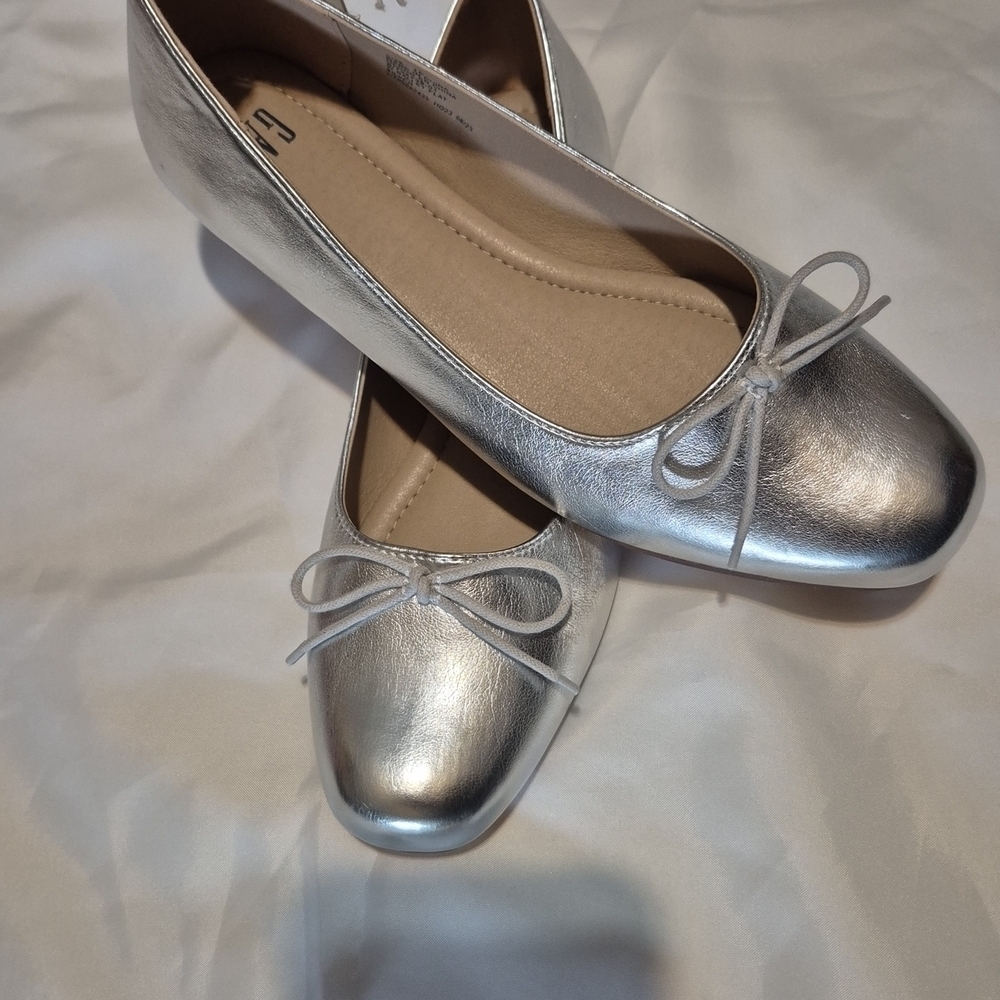 GAP Women's Metallic Silver Ballet Flats with Bow Accent